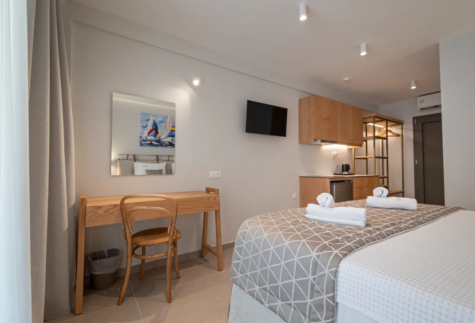 Tiara Holidays - Elegant Maltepe - Double Room with City View - bedroom 1